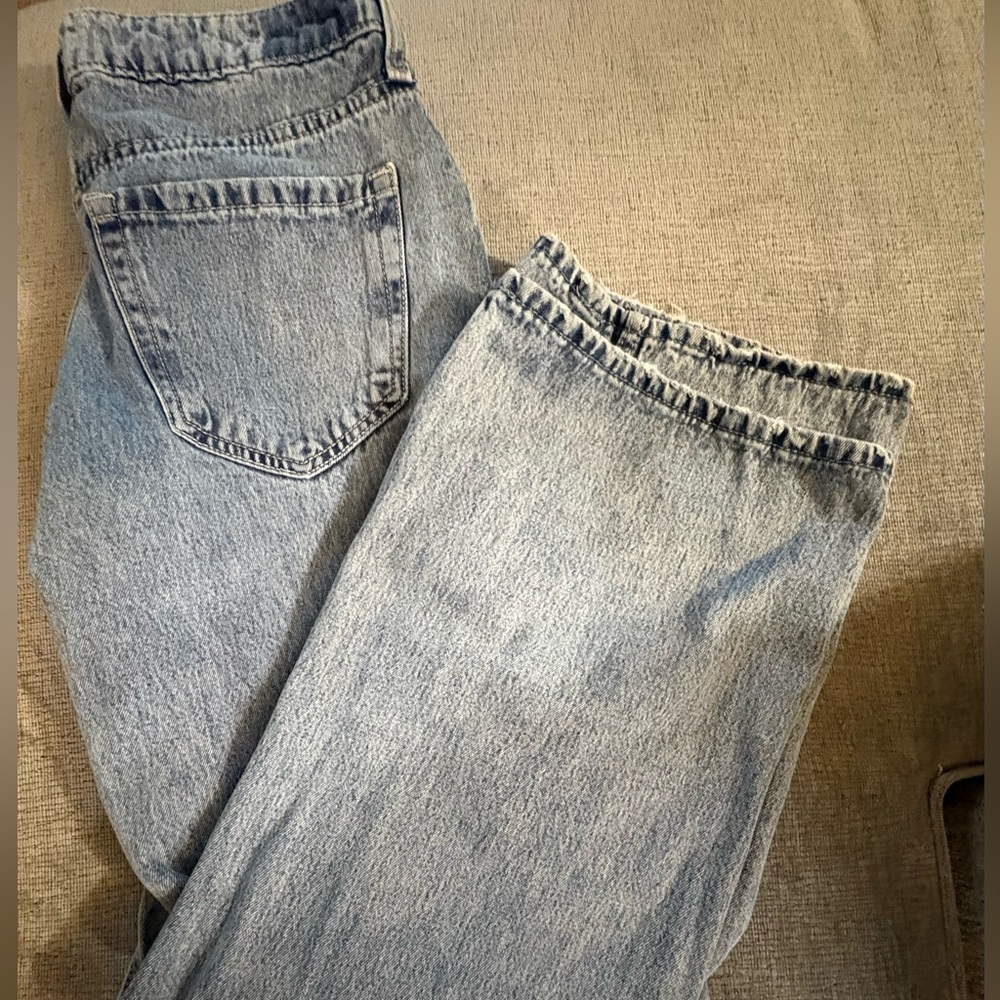 Hollister Low Rise Baggy Jeans - Picture 6 of 7